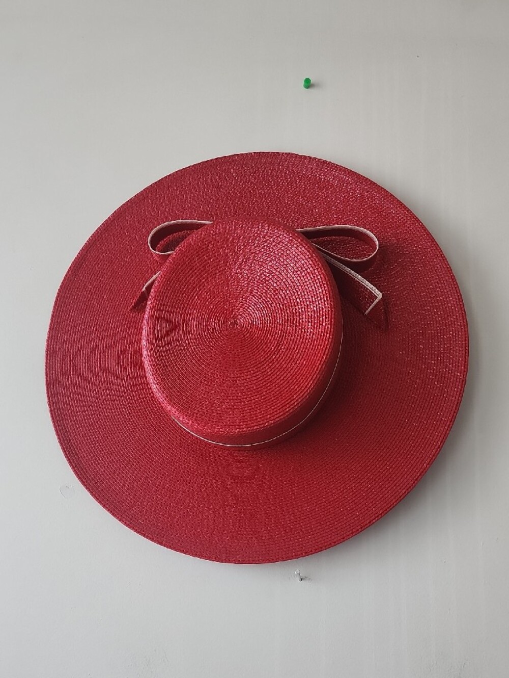 Elegant Red Wide-Brim Straw Hat with Bow - Picture 9 of 13